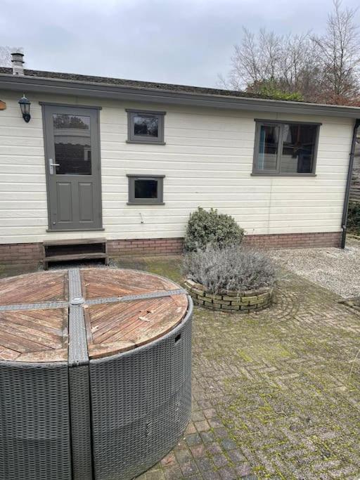 Gezellig Chalet Op De Prachtige Veluwe Putten Zewnętrze zdjęcie